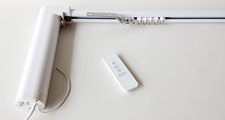 Motorized curtain tracks