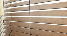 Wood venetian blind