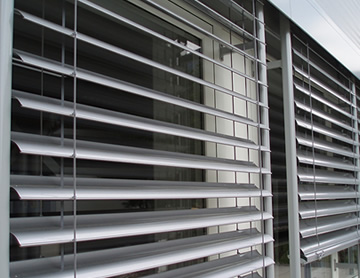 Exterior venetian blinds